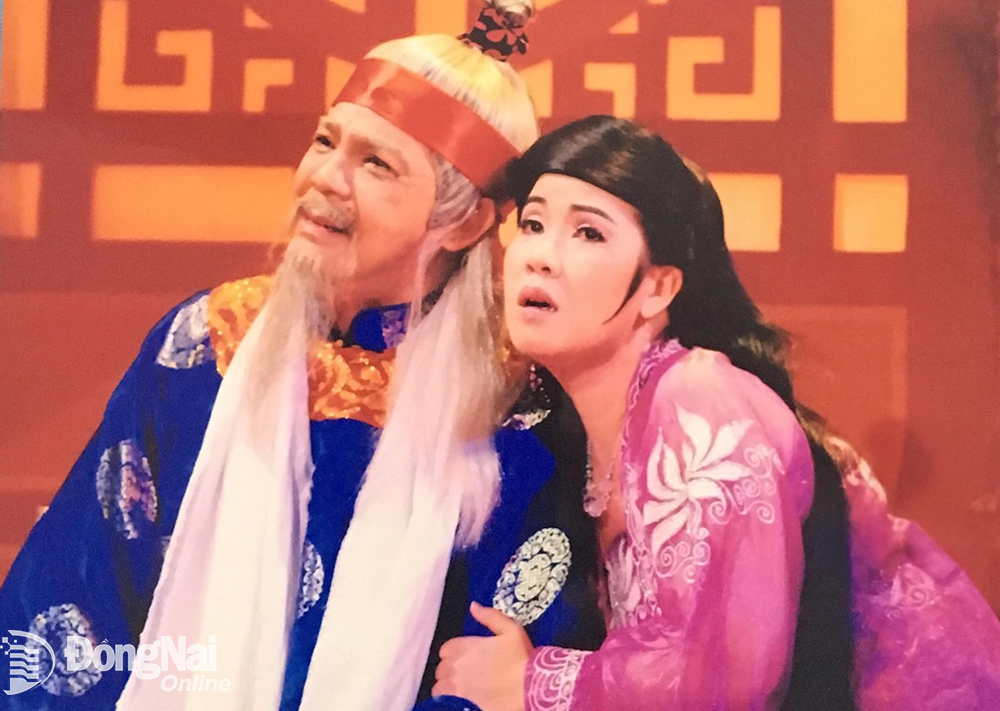 nghe-si-nhan-dan-que-anh-tinh-yeu-va-dam-me-voi-san-khau